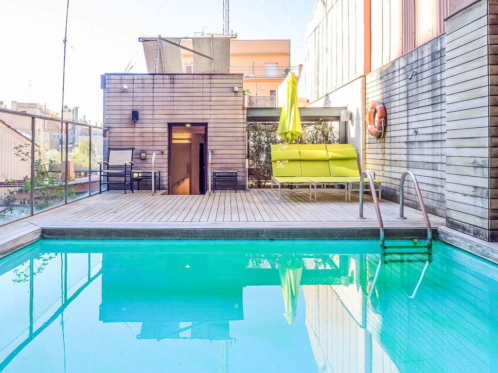 Villa con piscina privada, sauna y sala lounge en Barcelona
