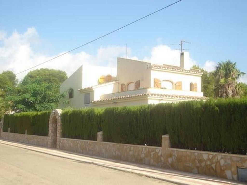 Ferienhaus mit Pool am Meer