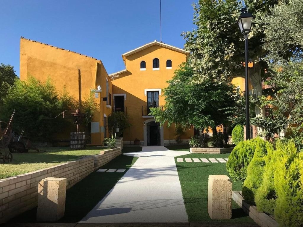 Masia Can Trabal für 24 Gäste mit privatem Pool in der Nähe von Sitges