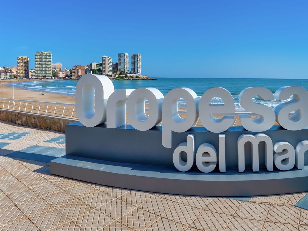 Primera línea edificio Ciudad Jardin