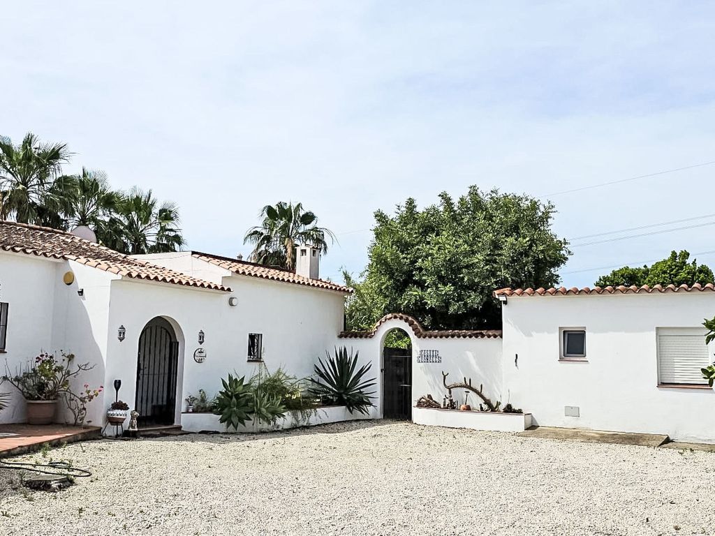 Villa im spanischen Stil mit großem Pool und ein
