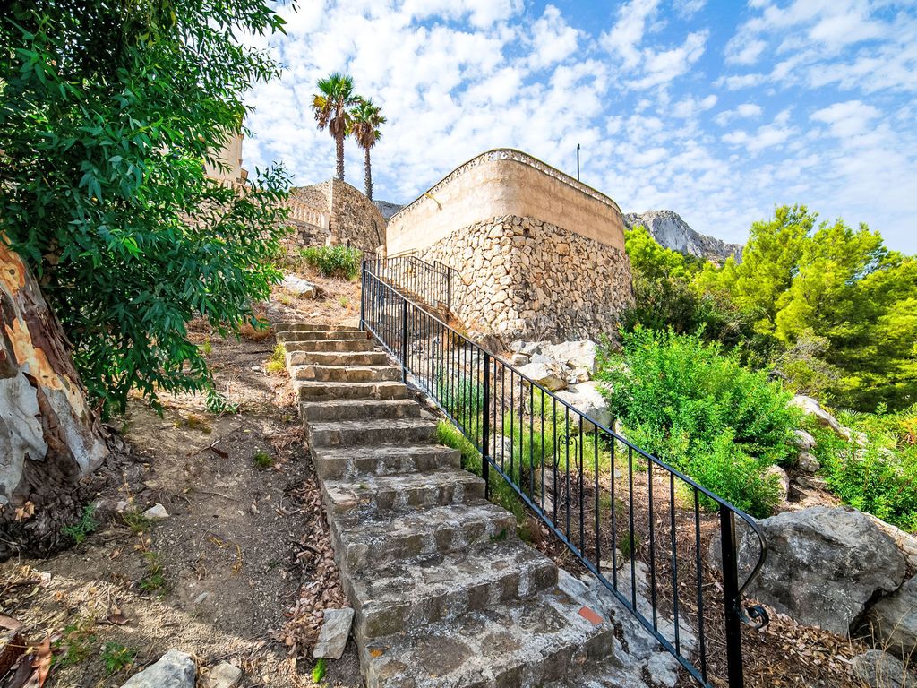 Dencis Villa