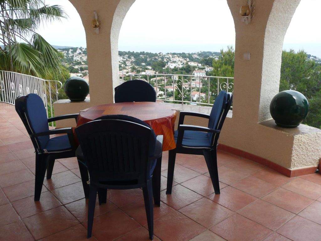 Wohnung in der ersten Etage mit privatem Pool