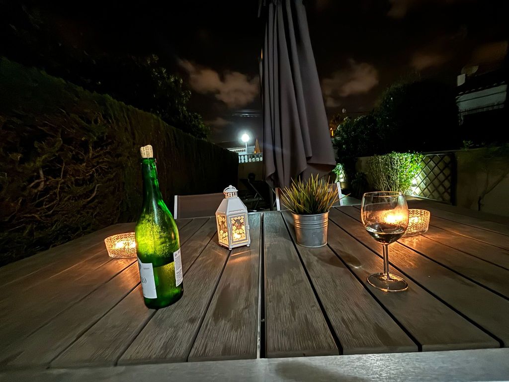 mit Garten, Grill und Terrasse
