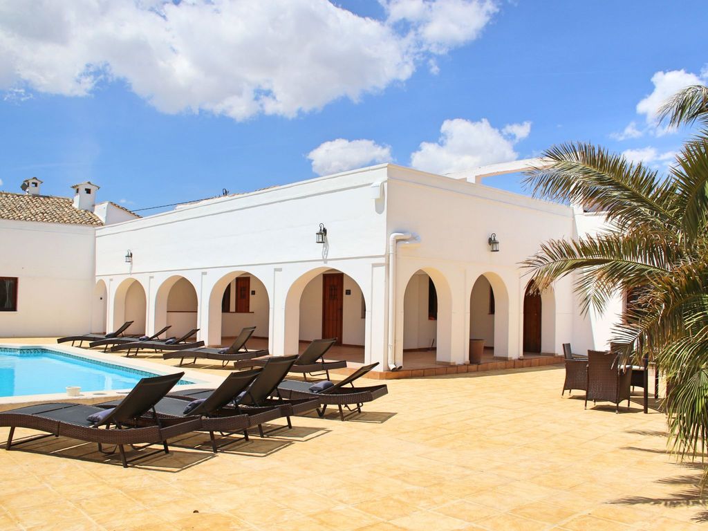 Schönes Haus in Villena mit fabelhaftem Pool