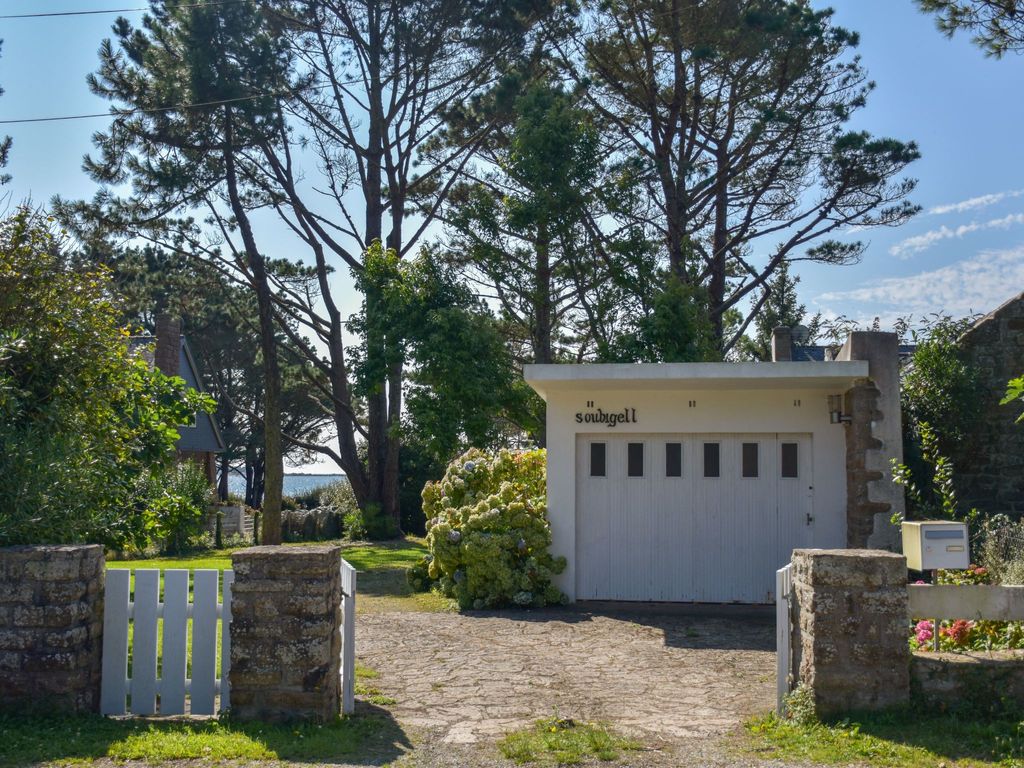 Villa mit großem Grundstück direkt am Mer