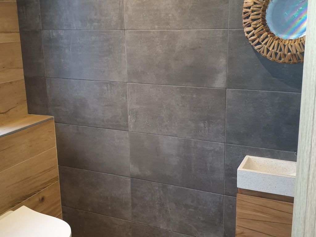 neues Haus in Meeresnähe mit beheiztem Pool