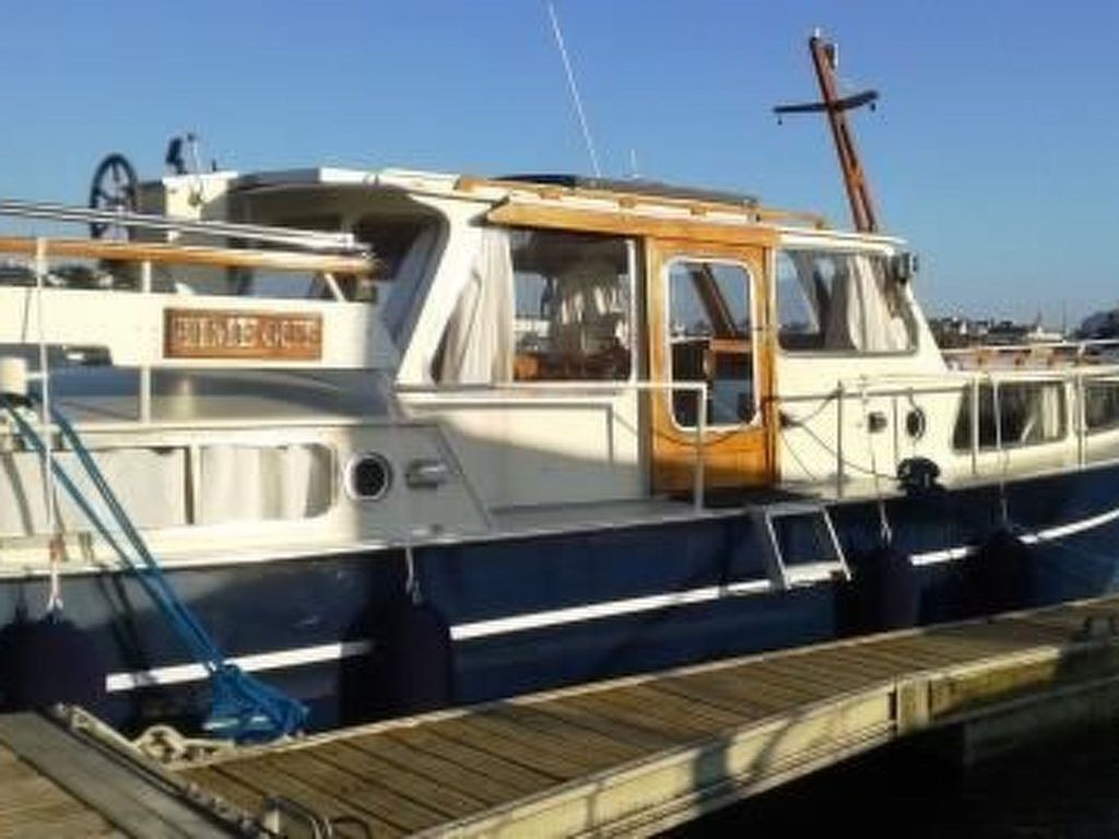 Yacht Time Out am Kai