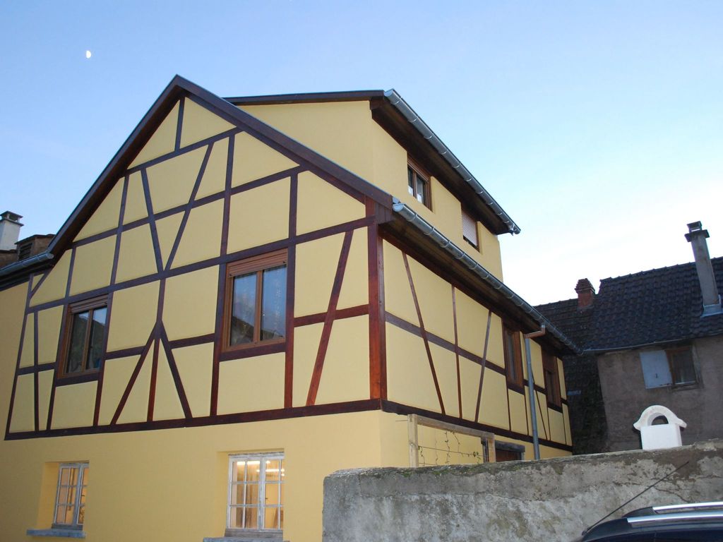 mit Gemeinschaftsgarten und Grill