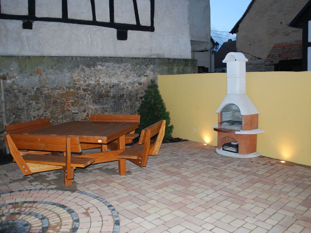 mit Gemeinschaftsgarten und Grill