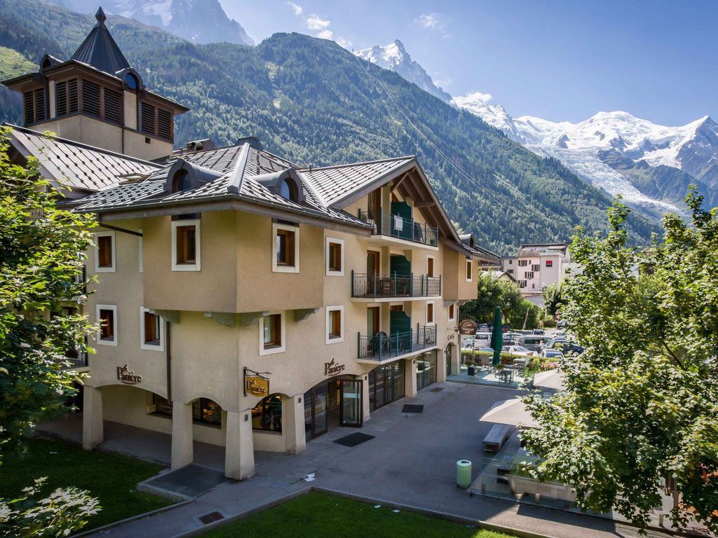 in Chamonix mit geräumigem Balkon und weitem Blick