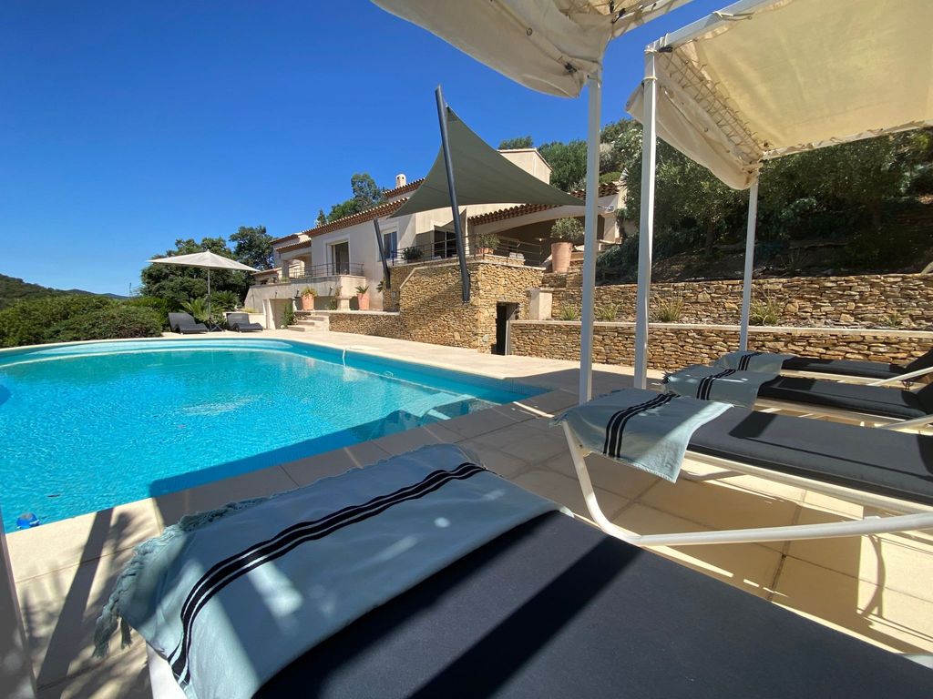 Luxurious contemporary villa with panoramic sea