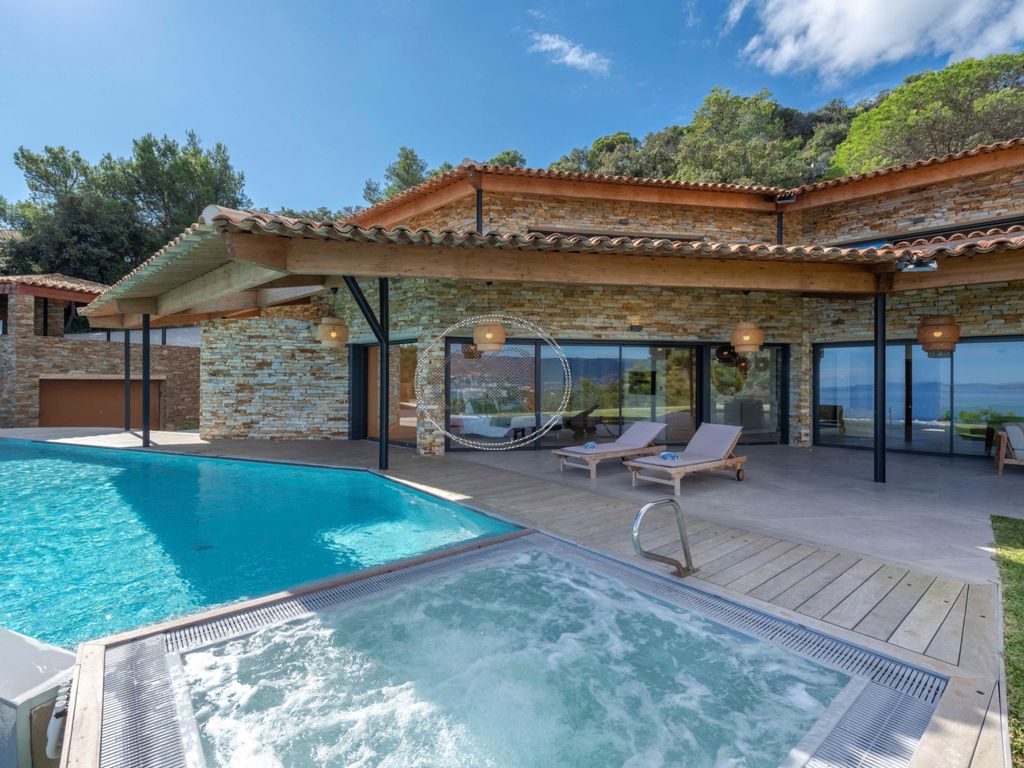 Exceptional villa located in Cap Bénat