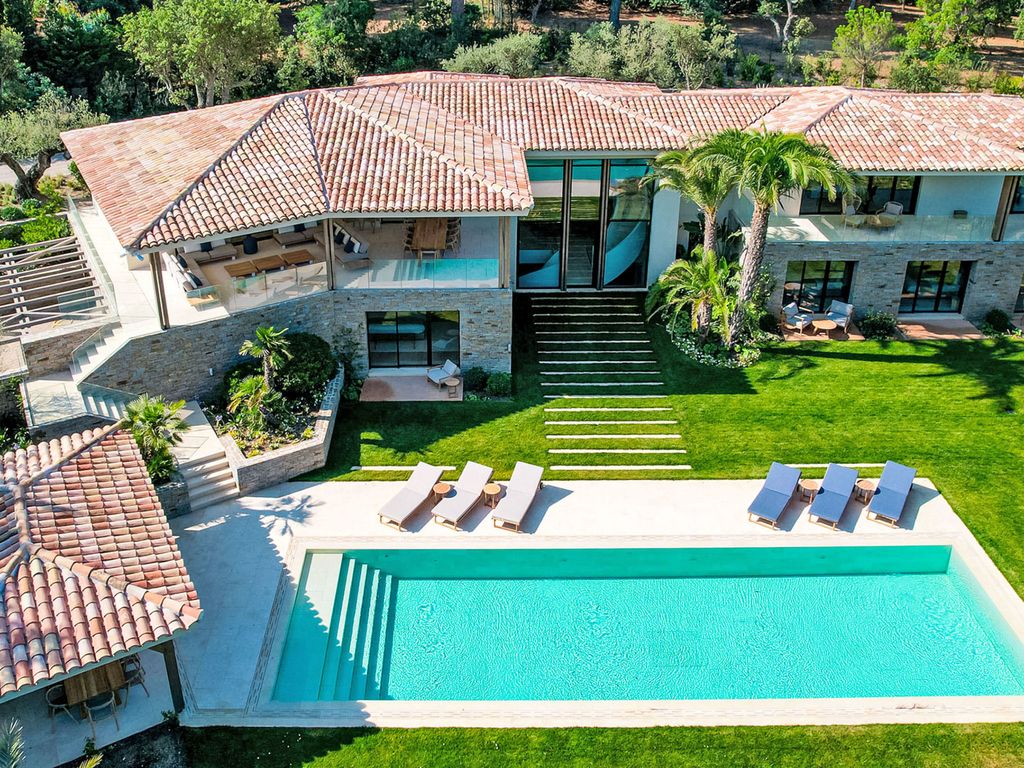 Superb 5-bedroom villa
