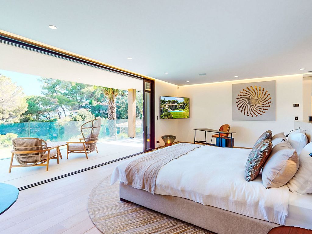 Superb 5-bedroom villa