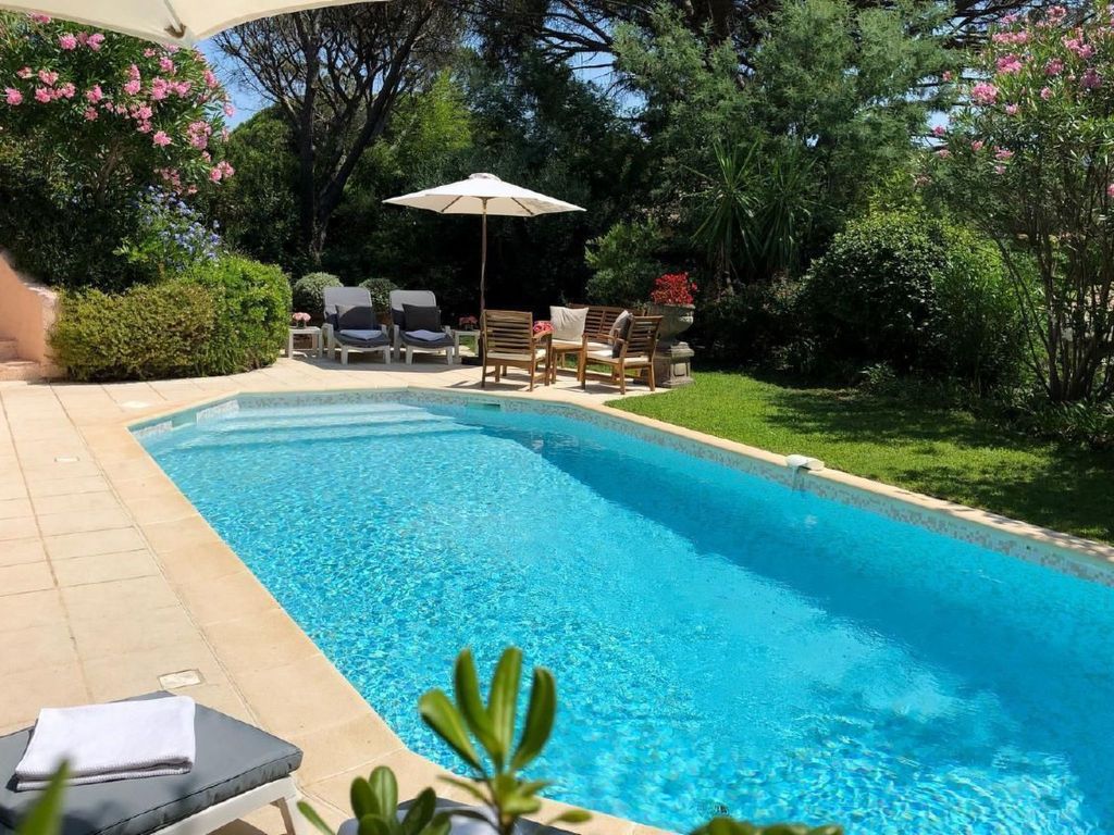 Charmante Villa mit Pool und Golfplatz