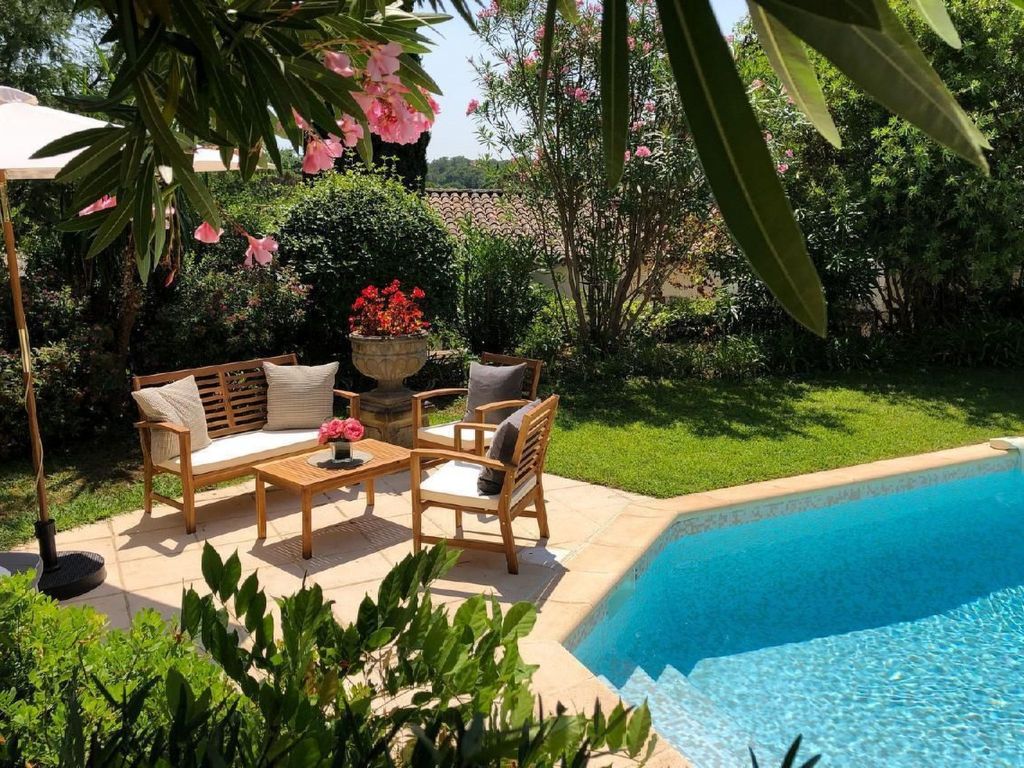 Charmante Villa mit Pool und Golfplatz