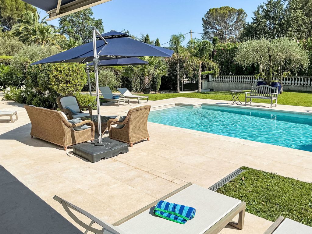 Villa mit privatem Pool und Fitnessraum