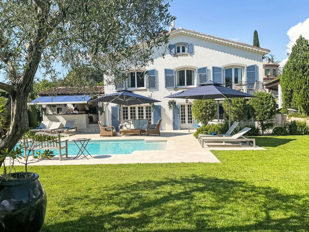 Villa mit privatem Pool und Fitnessraum