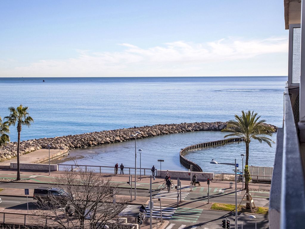 Le Cagnes Beach