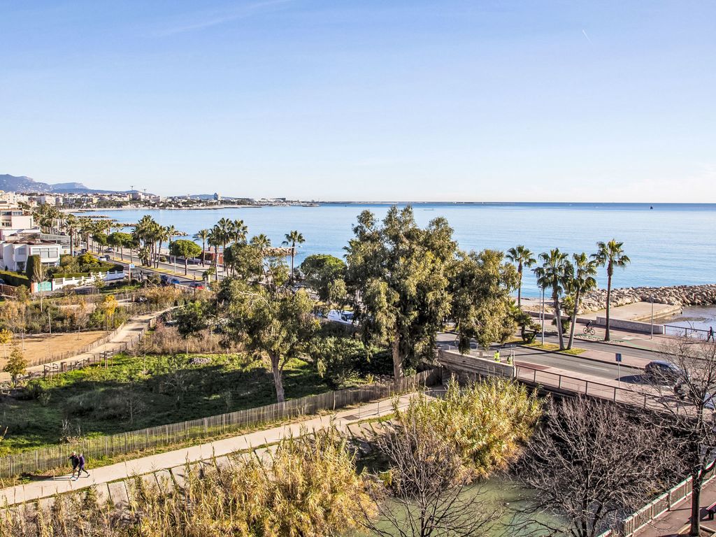 Le Cagnes Beach