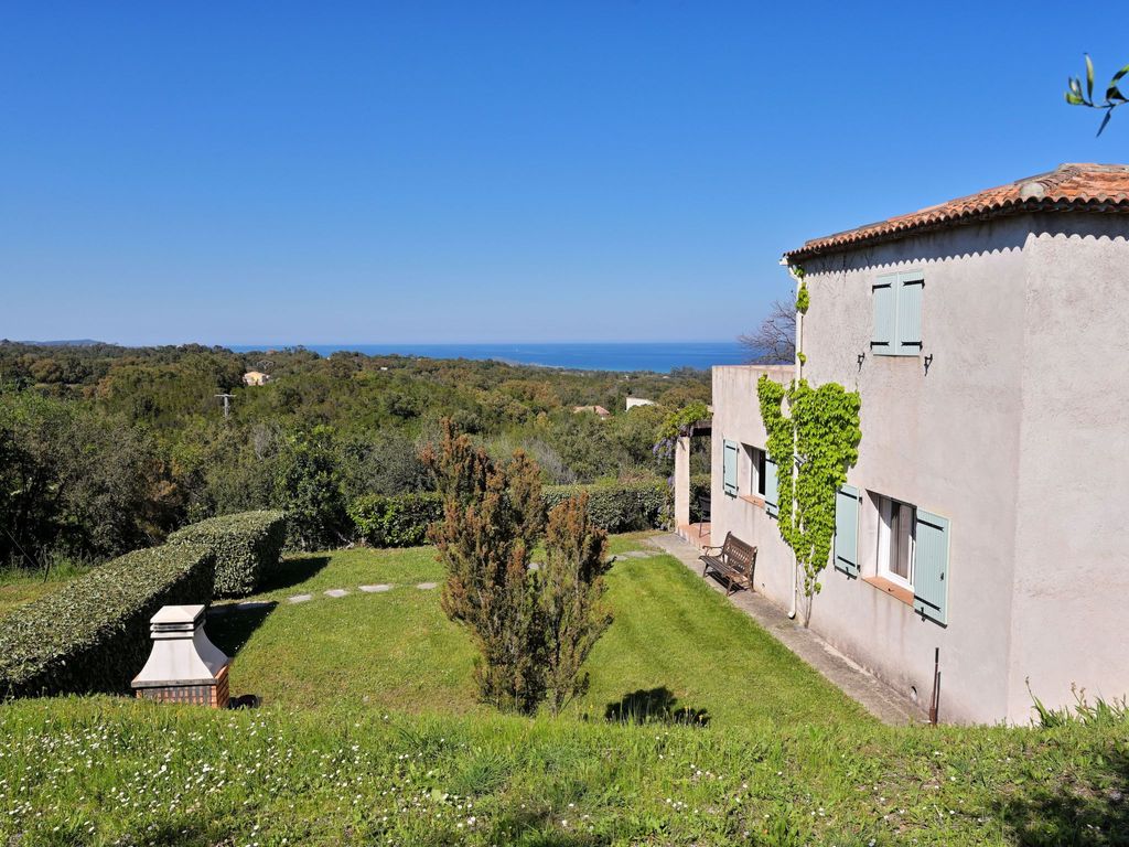 Villa mit Meerblick U Castagnu in geschützter Natur