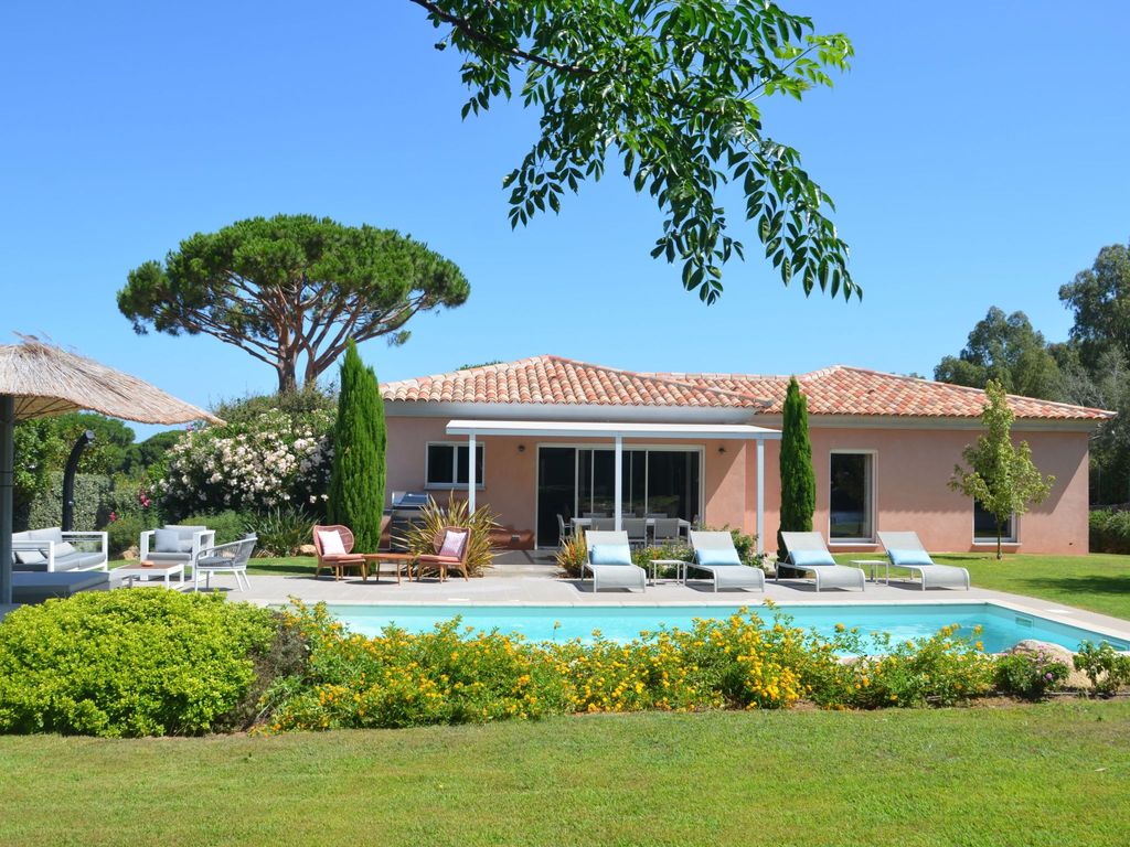 Villa 3 Schlafzimmer, privater Pool Garten und Parkplatz