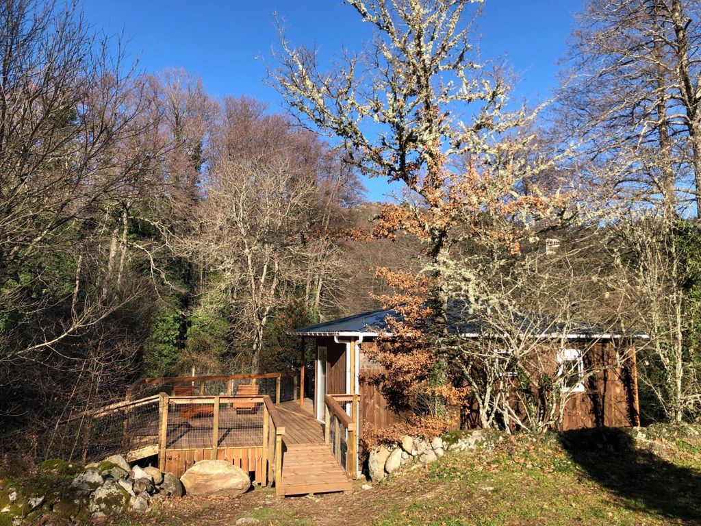 in Vivario mit Garten, Terrasse und Grill