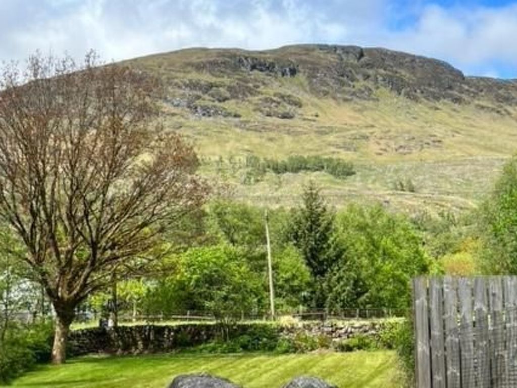Benmore Farm House in Stirling mit Bergblick