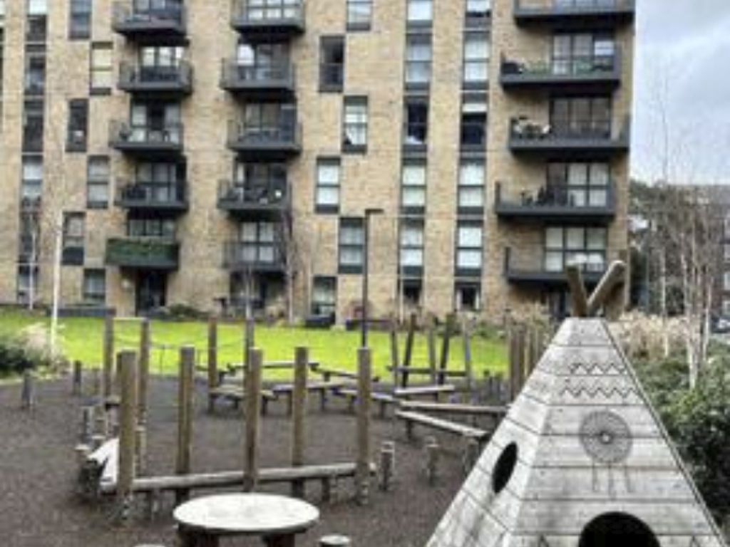 für 2 Personen ca. 300 m&sup2; in London-Harrow, London