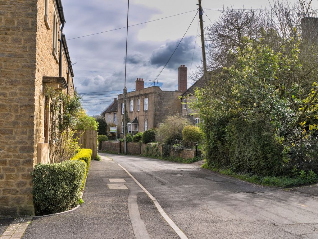 Hollies Coach House