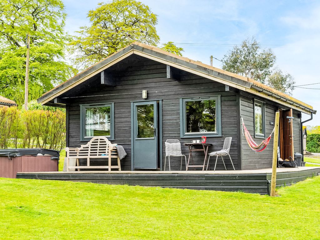 Lodge 6 - Hot Tub Lodge