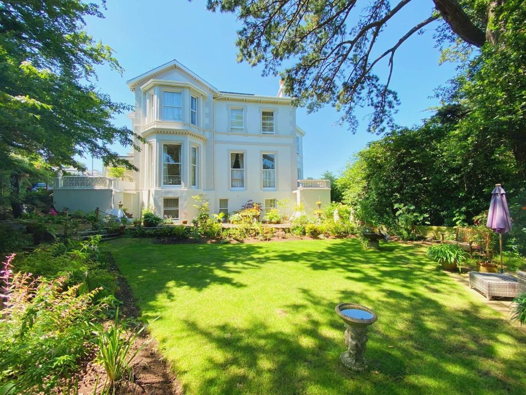 Wohnung in viktorianischer Villa mit Gartenblick
