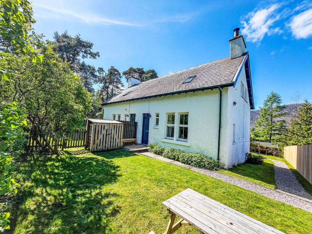 2 Railway Cottage