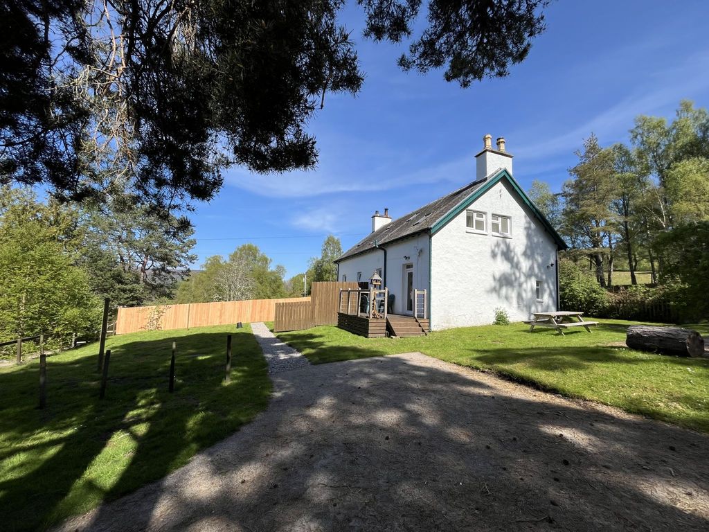2 Railway Cottage