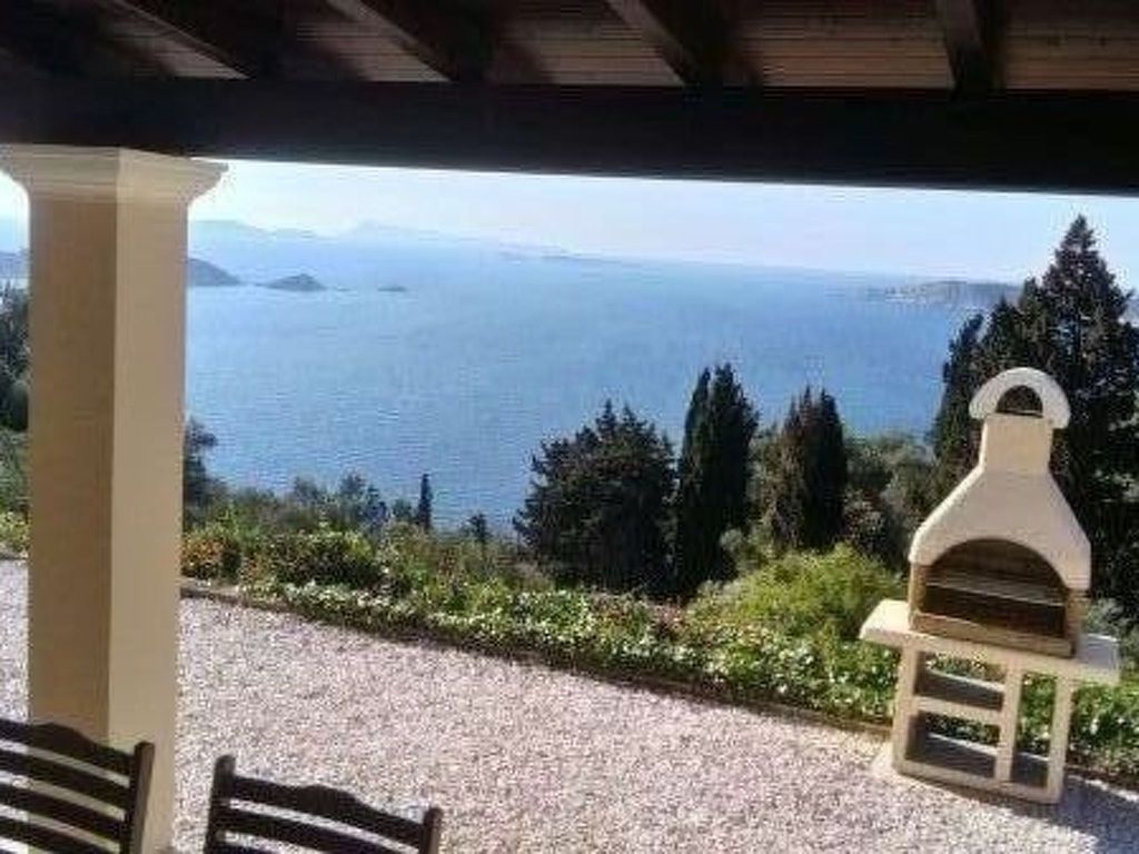 Ferienvilla mit Blick auf das Wasser