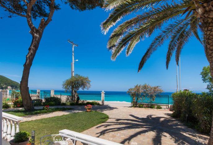 Eine unabhängige, voll ausgestattete Wohnung direkt am Meer.
