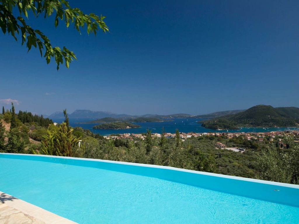 Luxuriöse Villa mit Infinity-Pool und Panoramablick