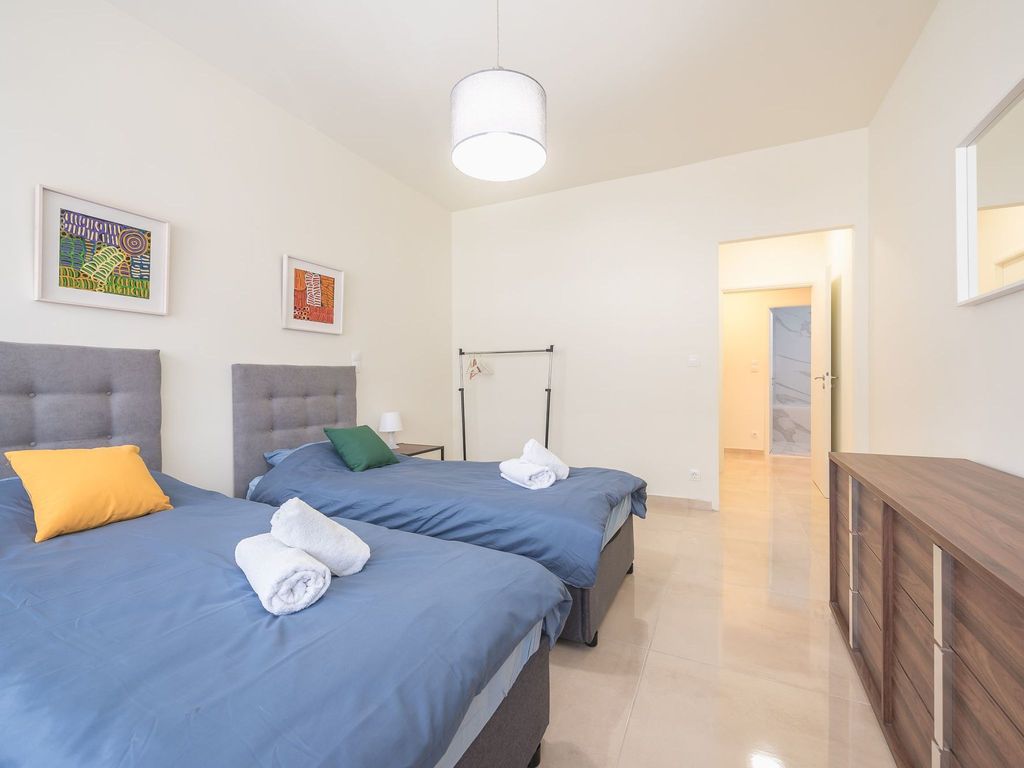Stilvolle 2 Schlafzimmer, nur wenige Schritte von Fokionos Negri