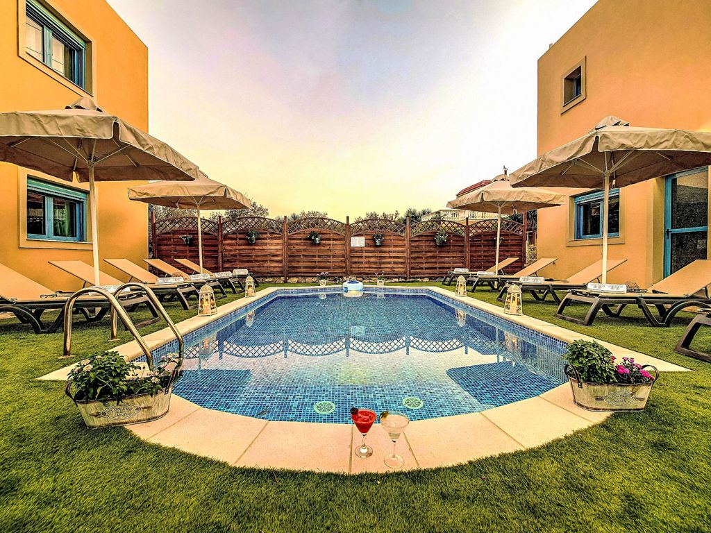 Retro Villas - Deluxe with Pool