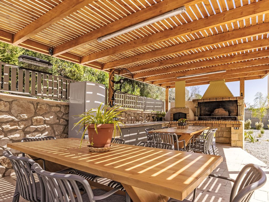 Ferienvilla "Arfna Villa B" mit privatem Pool