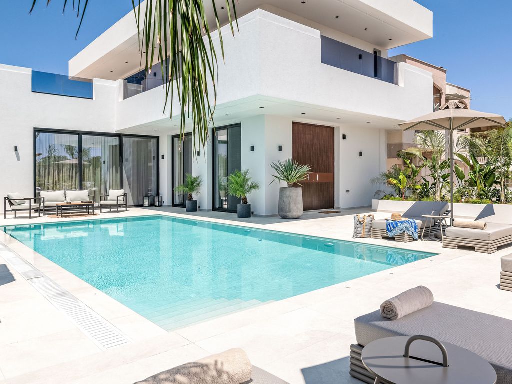Lanik Luxury Pool
