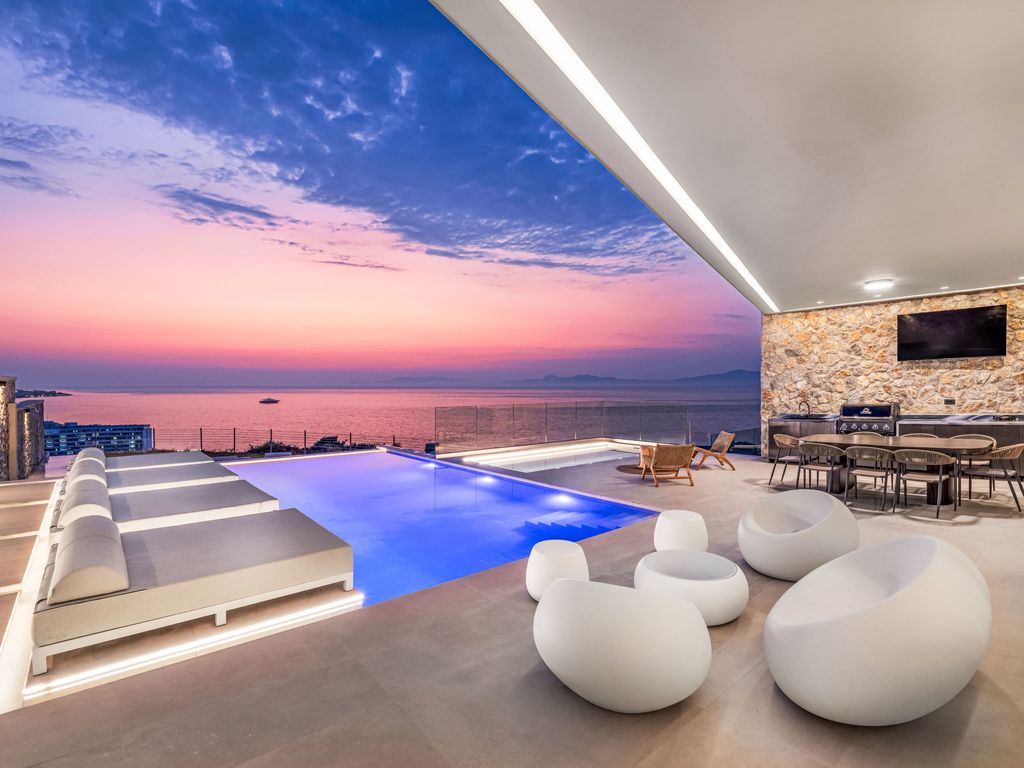 Monte Smith Villa Aether