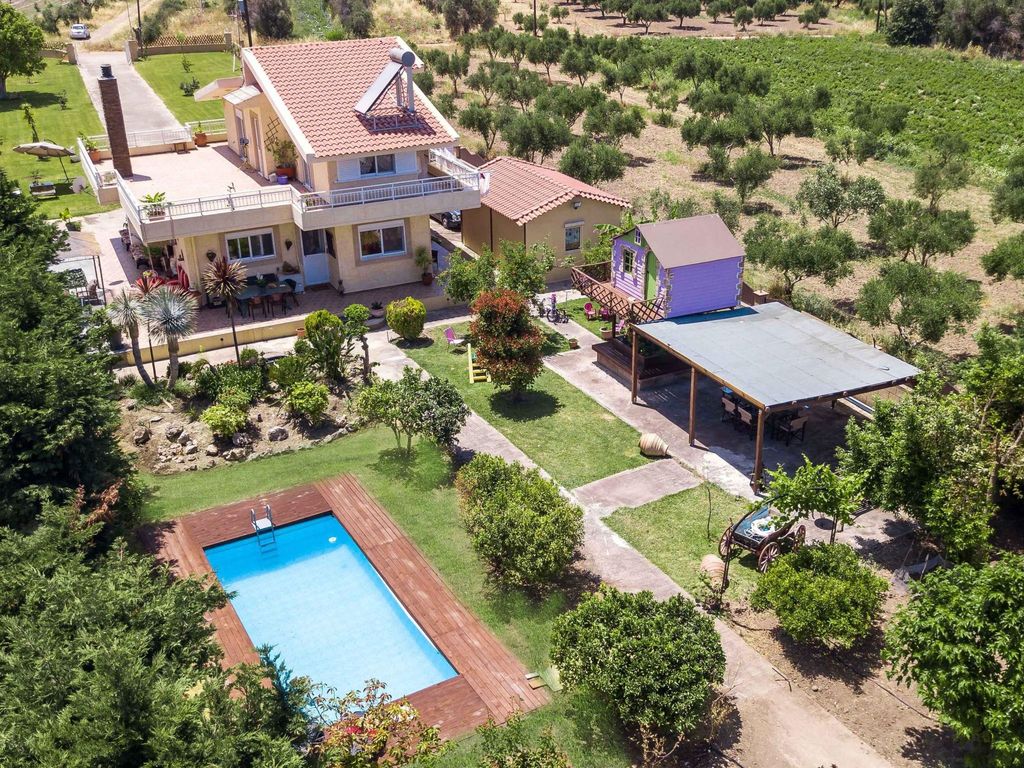 "Laylande House" Villa with mountain views