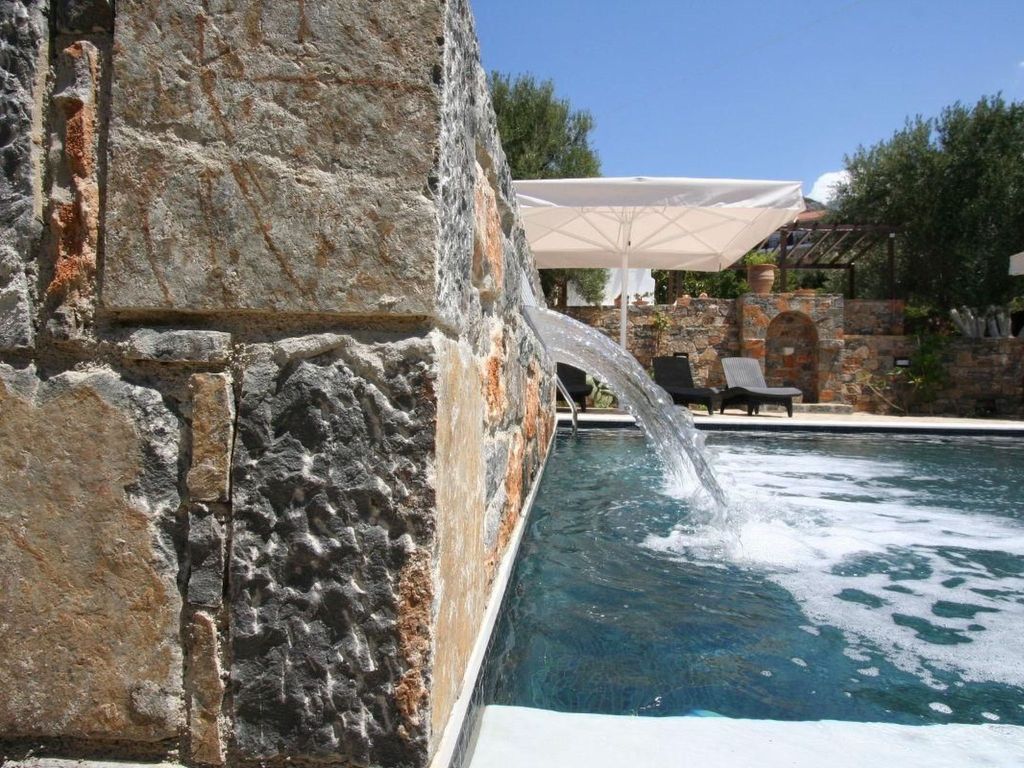 Wohnung mit Pool im Blumenparadies