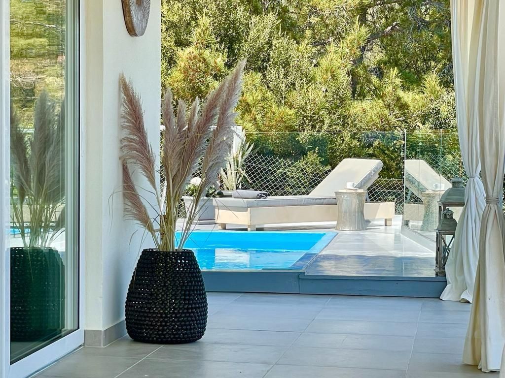 "Olive Green" mit Blick auf das Wasser