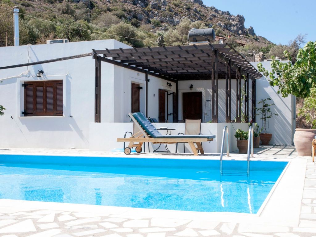 Versteckte Villa mit Pool und herrlichem Blick über die Bucht von Mirabelle und