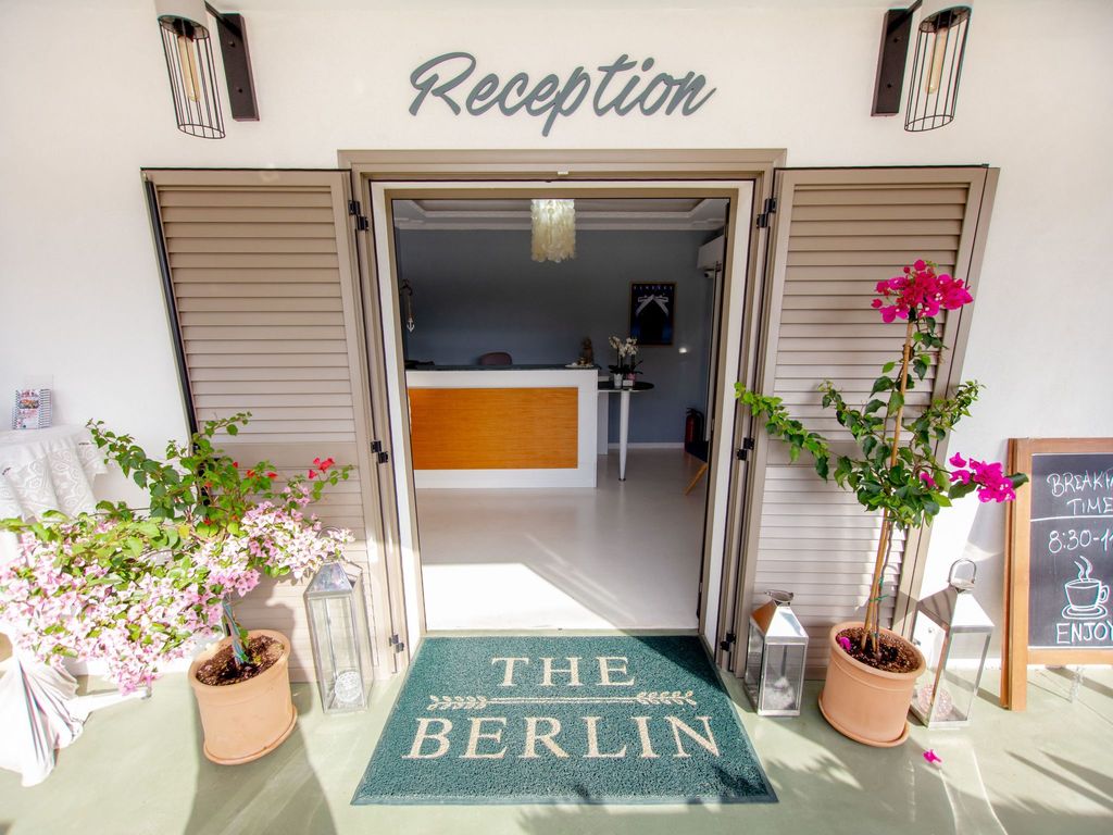 mit Terrasse