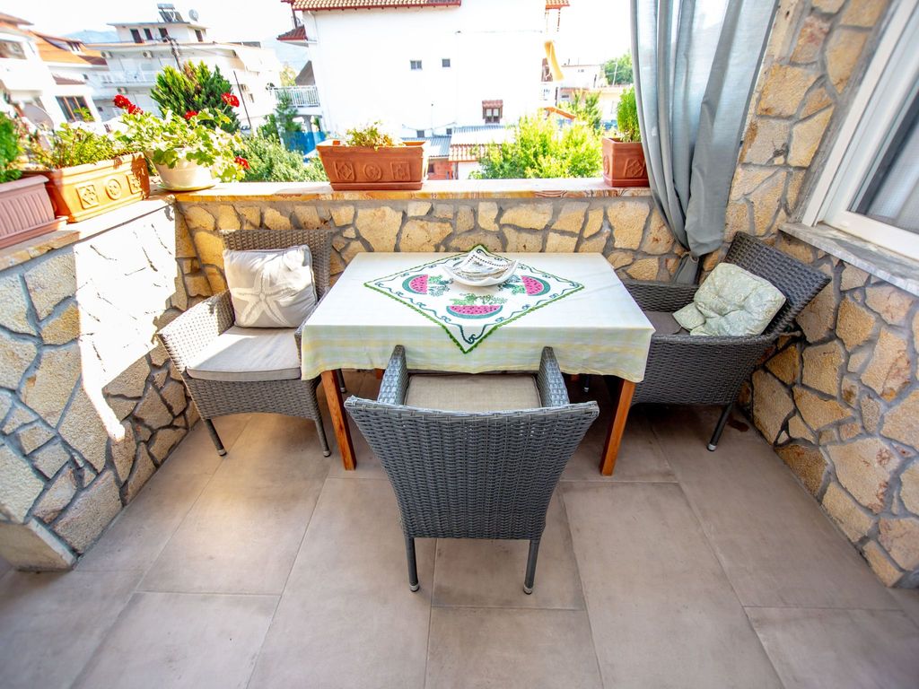 mit Terrasse