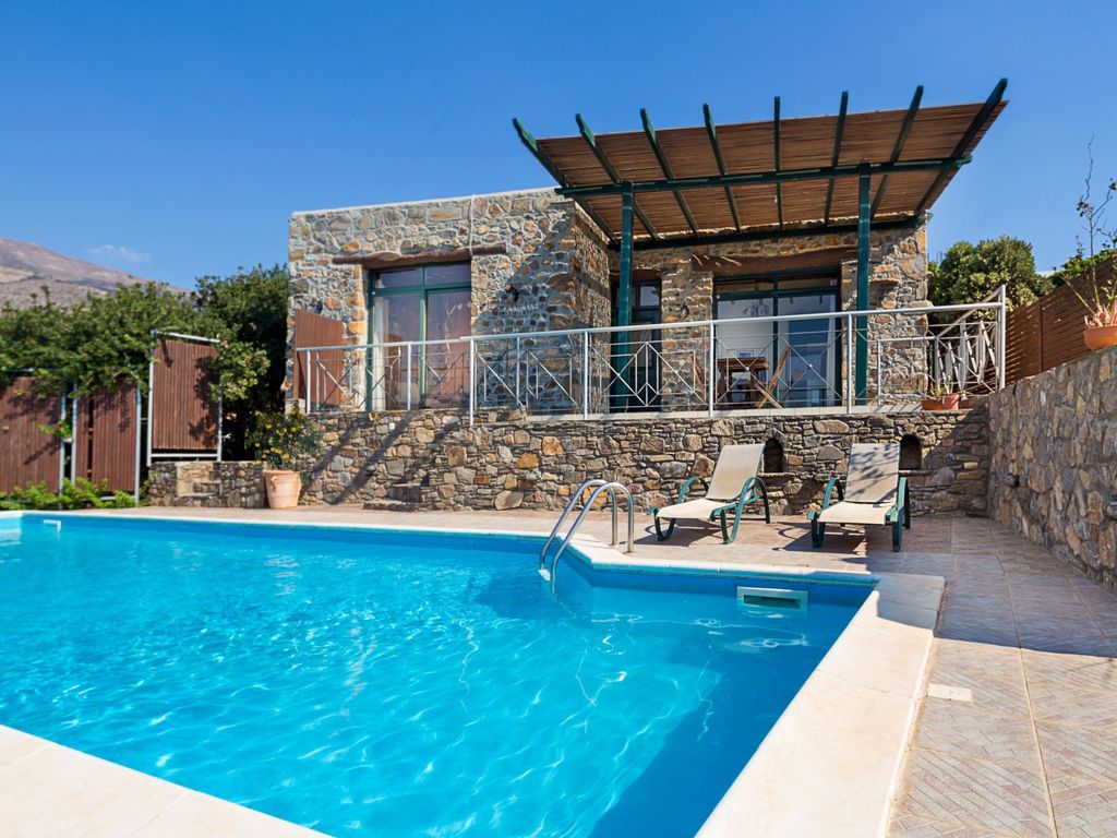 Villa mit Meerblick und privatem Pool, in der Nä